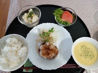 9月度の昼食のメニューの一部です！3