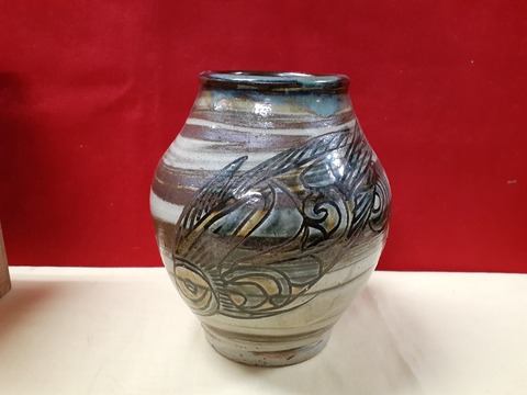 魚紋花瓶　金城次郎