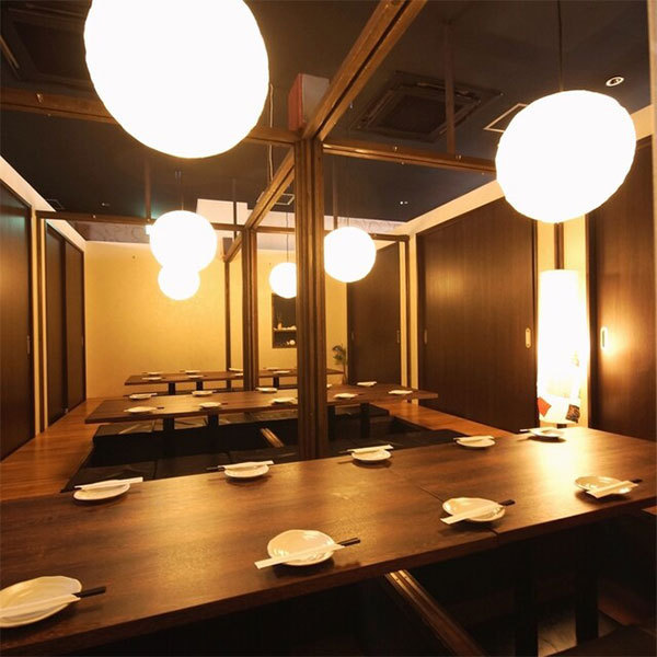 泳ぎイカと炭火 九州うまか 京橋駅前店
電話番号：050-5589-4678
住所：〒534-0024 大阪府大阪市都島区東野田町３丁目２−９ Ｓｈａｍｐａｇｎｅ ＢＬＤＧ 3F
営業時間：17:00 - 23:30
L.O. 料理22:30 ドリンク23:00
アクセス：ＪＲ京橋駅から徒歩1分/京阪京橋駅から徒歩2分
京橋駅から179m
京橋駅から183m
定休日：年末年始・12/31・1/1