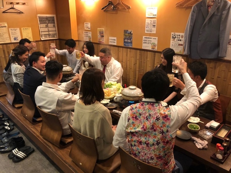 男性だらけの宴会や飲み会でも楽しいですが、可愛い女の子がいるとテンションも上がり、楽しさも倍増！
団体での移動は大変で予算もかさばります。

