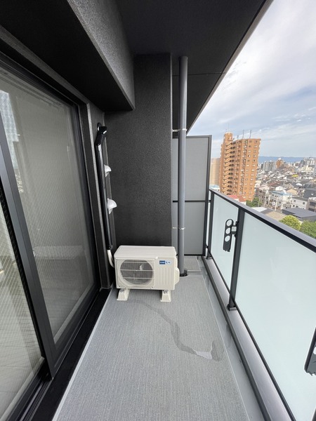 LIVIAZ OSAKA Verite
