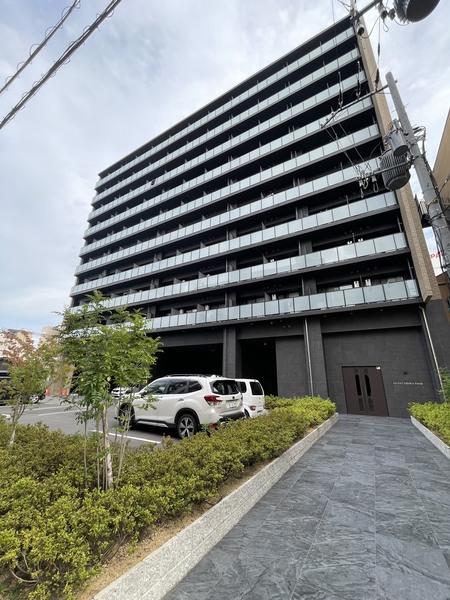 LIVIAZ OSAKA Verite
