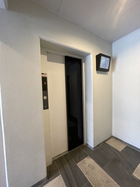 モノトーン難波