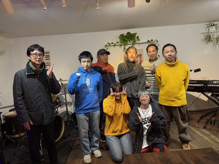 25.12.27　うみあられライブ　ゲストボーカルのおさるさんと楽しいライブでした！