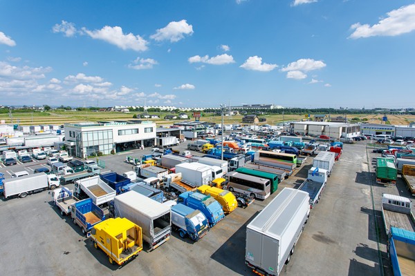 🚚 平ボディ？アルミバン？中古トラック購入前に知っておきたい「ボディタイプ別」選び方と相場