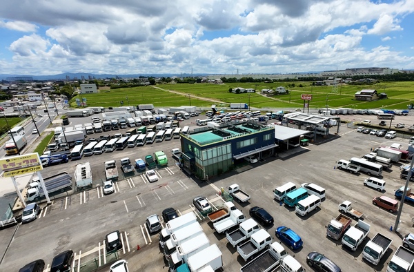 9000坪のヤードを大公開！ヤナギサワ自動車販売で見つける「失敗しない」中古トラックの選び方