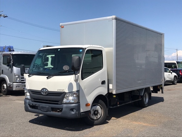 昭和44年ぐらいの2トンアルミバントラックの箱1万5000円売りレトロ