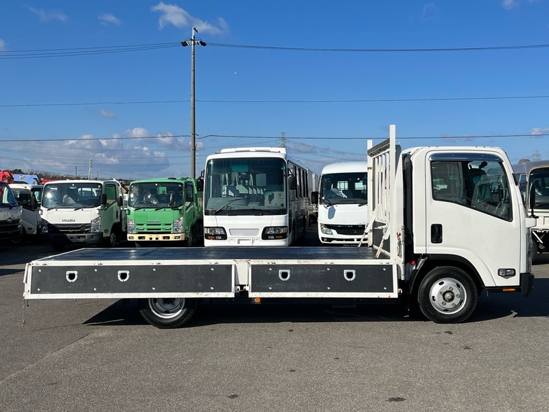 いすゞ エルフ 平ボディ 2t 車両総重量5t未満 ワイドロング 全低床｜中古トラック在庫詳細｜株式会社ヤナギサワ自動車販売