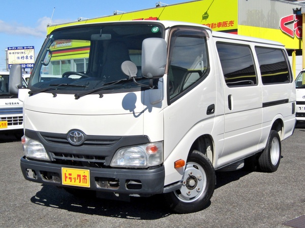 ２トンルートバン　荷台床鉄板貼り　ナビＴＶ　バックモニター　ＥＴＣ　アイドリングストップ　ＡＴ車
