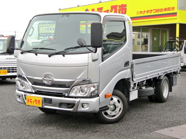 1.6トン10尺平ボディー　セーフティセンス　ハイグレード　LEDヘッドライト　キーレス　AT車