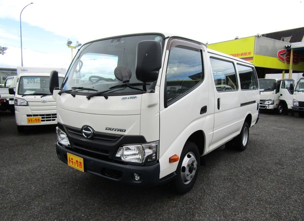 2トンルートバン　両側スライドドア　衝突軽減ブレーキ　坂道発進補助装置　5MT