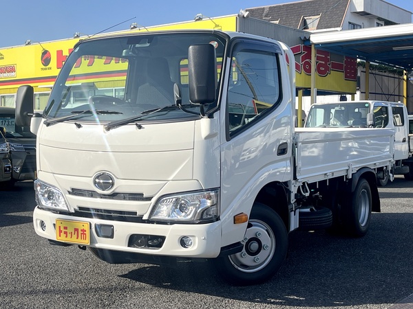 2トン平ボディー　あおり開閉補助　衝突軽減ブレーキ　Bカメラ　6MT　登録済未使用