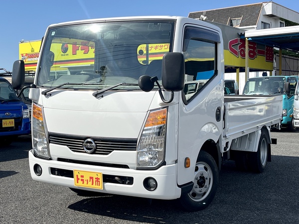 1.5トン１０尺平ボディー　荷台床鉄板　ナビTV　Ｂカメラ　5MT　普通免許ＯＫ