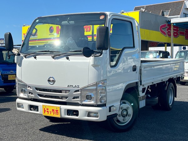 ２トン10尺平ボディー　衝突軽減ブレーキ　ナビ付き　LEDヘッドライト　キーレス　AT車