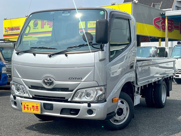 1.4トン10尺平ボディー4WD　1GDディーゼルターボ　衝突軽減ブレーキ　LEDヘッド　5MT