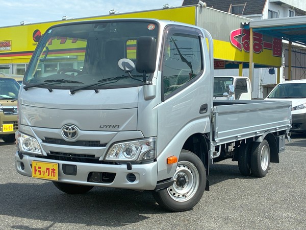 1.25トン10尺平ボディー　低床リアWタイヤ　衝突軽減ブレーキ　５MT　普通免許で運転OK
