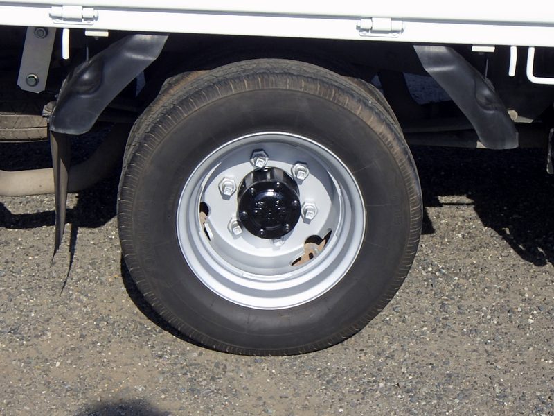 日産 アトラス Wキャブ 平ボディ 低床 1.55t エルフOEM車 総重量5t未満