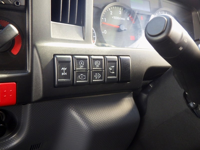 いすゞ エルフ Wキャブ平ボディ 1.55t 4WD 衝突軽減 4ナンバー 5MT