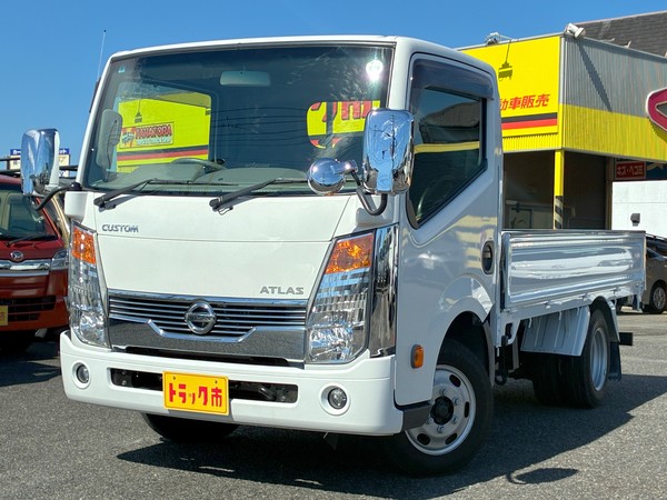 1.5トン10尺平ボディ　荷台床木板貼り　ナビTV　キーレス　AT　普通免許で運転OK